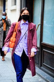 burgundy jacket, burgundy shirt, lilac shirt, purple shirt, orange bag, shoulder bag, quilted bag, covid face mask, fashion week, frenchystyle, FW, jonathan paciullo, street style, PFW, PARIS, SPRING SUMMER 2021, SS 21, vertical, atmosphere details, detail, model