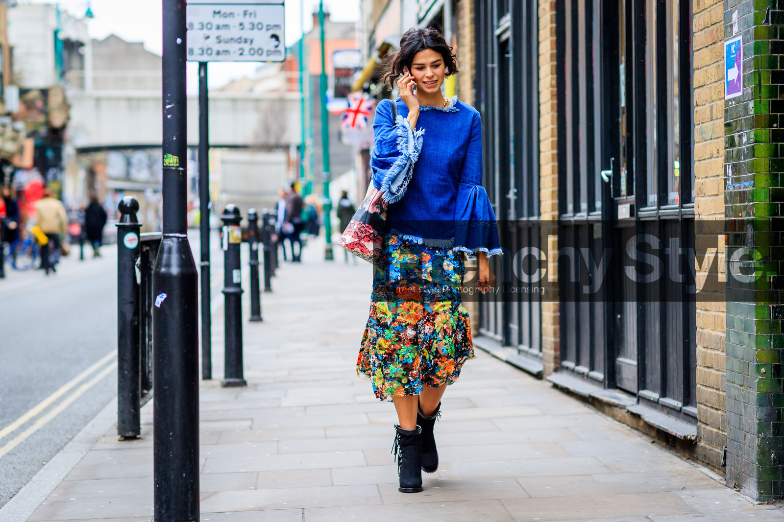 atmosphere details, AUTUMN WINTER 2017-2018, AW 17-18, black shoes, blue denim, denim top, FALL WINTER 2017-2018, fashion week, floral, flower, frenchystyle, fringes, full length, FW, FW 17-18, high heels, horizontal, jonathan paciullo, leather bag, leather shoes, LFW, LONDON, multicolor bag, multicolor skirt, printed bag, printed skirt, street style