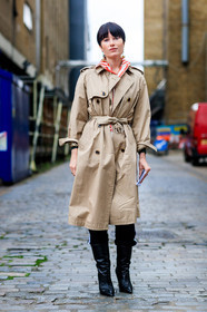 AUTUMN WINTER 2017-2018, AW 17-18, beige coat, belted coat, black shoes, earrings, FALL WINTER 2017-2018, fashion week, frenchystyle, full length, FW, FW 17-18, geometric, graphic shirt, high heels, jonathan paciullo, julia hobbs, leather shoes, LFW, LONDON, red shirt, street style, striped shirt, stripes, trench coat, vertical