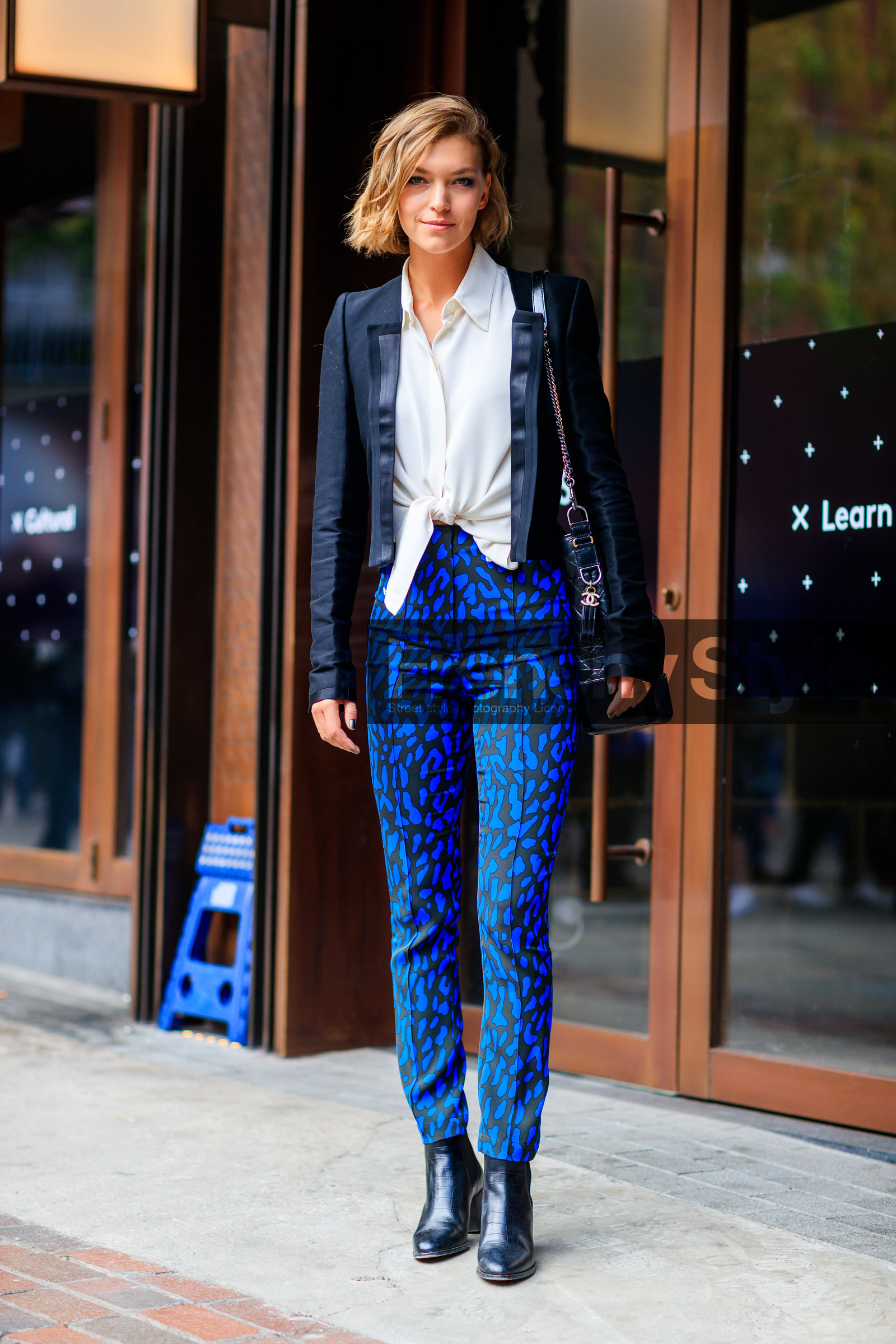 arizona muse, black bag, black jacket, black shoes, blazer, blue pants, fashion week, frenchystyle, full length, FW, graphic pants, high heels, jonathan paciullo, leather bag, leather shoes, LFW, LONDON, model, printed pants, SPRING SUMMER 2018, SS 18, street style, trousers, vertical, white shirt