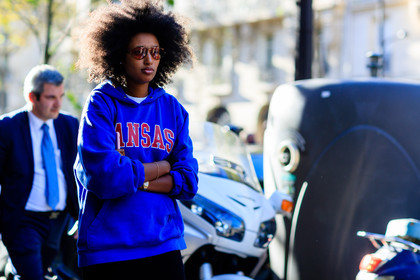 american, atmosphere details, blue sweater, detail, fashion week, frenchystyle, FW, hoodie, horizontal, jonathan paciullo, julia sarr jamois, julia sarr-jamois, PARIS, PFW, printed sweater, SPRING SUMMER 2017, SS 17, street style, sunglasses