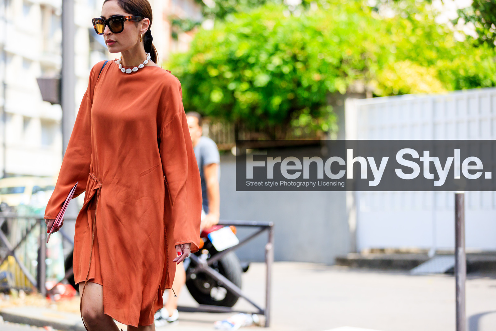 necklace, orange dress, sunglasses, fashion week, frenchystyle, FW, jonathan paciullo, street style, PFW, PARIS, atmosphere details, horizontal, detail, AUTUMN WINTER 2018-2019, FALL WINTER 2018-2019, FW 18-19, erin adamson, geraldine boublil