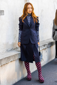 blazer, colored boots, dark blue blazer, dark blue skirt, fines lines, jacquard, Niki, pink boots, prada bag, prada look, print, printed bag, printed boots, printed turtleneck, skirt, splited skirt, turtleneck, wool blazer, wool skirt, Wu Jie, fashion week, frenchystyle, FW, jonathan paciullo, street style, SPRING SUMMER 2022, SS 22, MFW, MILAN, vertical, full length