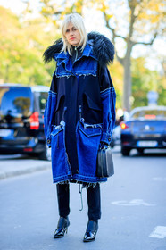 black bag, black pants, black shoes, blue denim, denim coat, fashion week, frenchystyle, full length, FW, high heels, hood, jonathan paciullo, leather bag, leather shoes, linda tol, PARIS, parka, patchwork, PFW, sacai, SPRING SUMMER 2017, SS 17, street style, trousers, varnished leather shoes, vertical