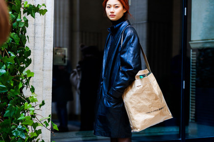black coat, black turtleneck, brown bag, comme des garçons, leather bag, leather coat, street style, jonathan paciullo, FW, frenchystyle, fashion week, PFW, PARIS, AUTUMN WINTER 2018-2019, FALL WINTER 2018-2019, FW 18-19, horizontal, atmosphere details, model