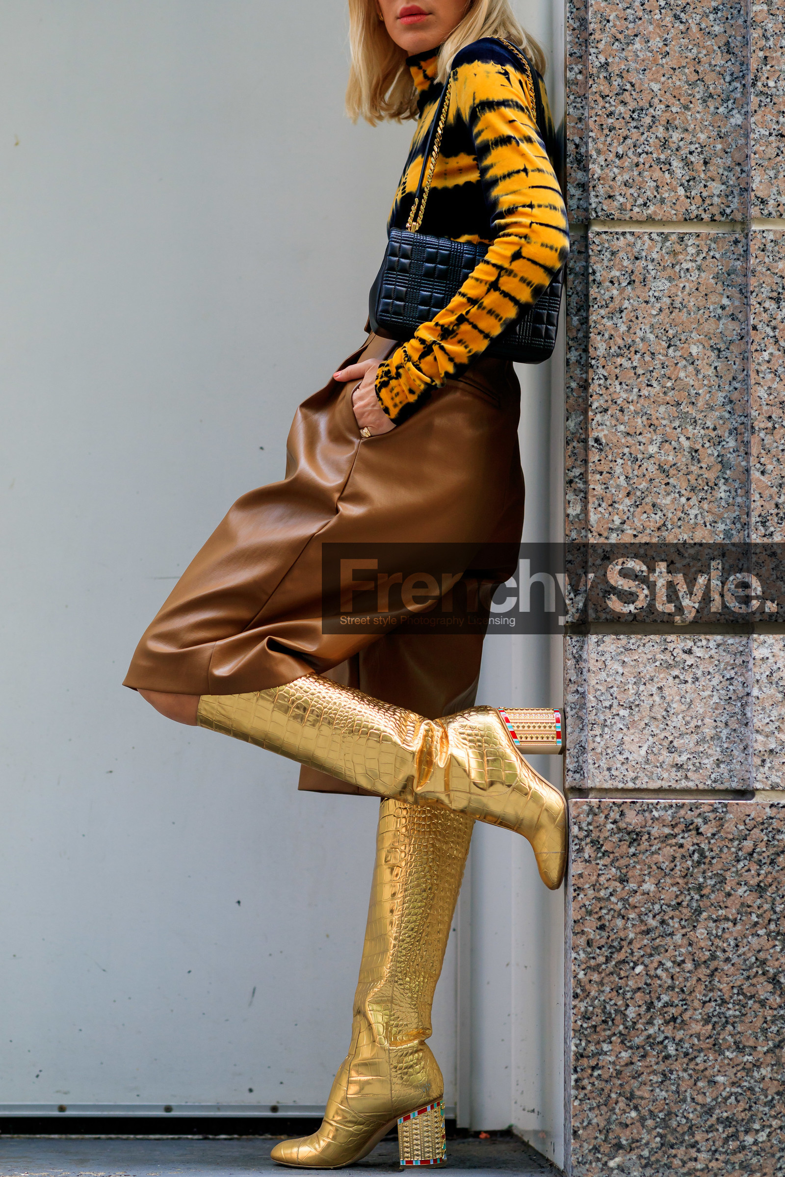 black bag, brown shorts, gold, golden boots, high boots, high heels, leather bag, leather shoes, leather shorts, printed top, rings, shiny boots, tie & die, yellow top, street style, jonathan paciullo, FW, frenchystyle, fashion week, NEW YORK, NYFW, SPRING SUMMER 2020, SS 20, vertical, detail, atmosphere details