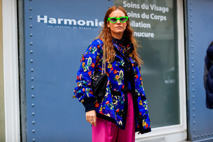 black bag, blue jacket, floral, flowers, fun sunglasses, graphic jacket, leather bag, pink pants, printed jacket, sunglasses, trousers, street style, jonathan paciullo, FW, frenchystyle, fashion week, PFW, PARIS, AUTUMN WINTER 2018-2019, FALL WINTER 2018-2019, FW 18-19, horizontal, atmosphere details, blanca miro scrimieri