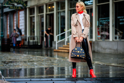 beige coat, black bag, black pants, graphic bag, high heels, leather bag, leather pants, leather shoes, printed bag, red boots, red scarf, studs, sunglasses, trousers, versace, white shirt, street style, jonathan paciullo, FW, frenchystyle, fashion week, NYFW, NEW YORK, AUTUMN WINTER 2018-2019, AW 18-19, FALL WINTER 2018-2019, FW 18-19, atmosphere details, horizontal, full length