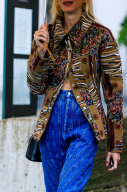close up detail, embroidered shirt, floral embroidered shirt, kaki shirt, denim, blue jeans, patchwork jeans, patchwork shirt, fashion week, frenchystyle, FW, jonathan paciullo, street style, SPRING SUMMER 2020, SS 20, PFW, PARIS, vertical, atmosphere details, detail