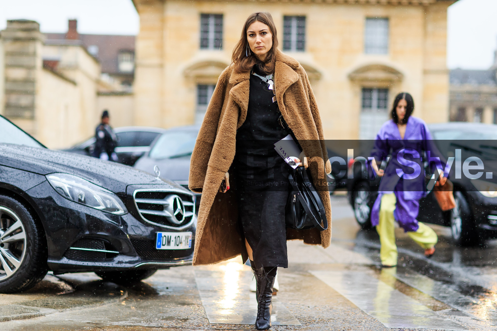atmosphere details, AUTUMN WINTER 2016-2017, AW 16-17, black bag, black boots, black dress, brown coat, brown fur, camel coat, embroidered dress, FALL WINTER 2016-2017, fashion week, frenchystyle, full length, fur coat, FW, FW 16-17, giorgia tordini, high boots, high heels, horizontal, jonathan paciullo, lace up shoes, leather bag, leather boots, loewe, mirror effect, over the shoulder, PARIS, PFW, shearling, street style