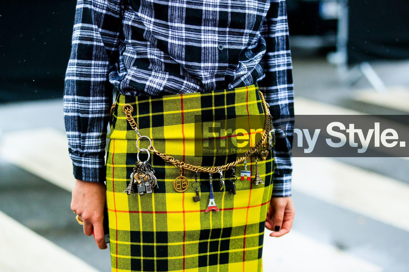 black shirt, chains, checked, graphic jacket, graphic shirt, graphic skirt, plaid, printed jacket, printed skirt, tartan, yellow skirt, street style, jonathan paciullo, FW, frenchystyle, fashion week, PFW, PARIS, AUTUMN WINTER 2018-2019, FALL WINTER 2018-2019, FW 18-19, horizontal, atmosphere details