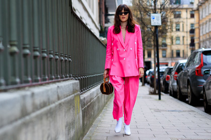 blazer, brown bag, graphic bag, high heels, leather bag, leather shoes, louis vuitton, monogram, pink jacket, pink pants, pink suit, pink top, polka dot, printed bag, sunglasses, trousers, white boots, street style, jonathan paciullo, FW, frenchystyle, fashion week, LFW, LONDON, AUTUMN WINTER 2018-2019, AW 18-19, FALL WINTER 2018-2019, FW 18-19, horizontal, atmosphere details, full length, eleonora carisi
