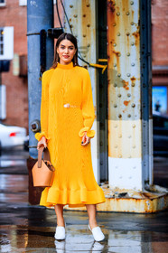 beige bag, camel bag, high heels, leather bag, leather shoes, orange dress, pleated dress, white shoes, street style, jonathan paciullo, FW, frenchystyle, fashion week, NYFW, NEW YORK, AUTUMN WINTER 2018-2019, AW 18-19, FALL WINTER 2018-2019, FW 18-19, vertical, full length, camila coelho