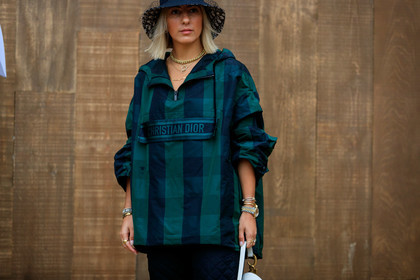 black hat, tulle hat, dior hat, black jacket, green jacket, checked jacket, hoodie, dior jacket, monogrammed hat, dior total look, multi earrings, multi necklace, multi rings, big chain necklace, golden earrings, golden necklace, golden rings, rolex watch, man style watch, fashion week, frenchystyle, FW, jonathan paciullo, street style, SPRING SUMMER 2020, SS 20, PFW, PARIS, horizontal, atmosphere details, detail