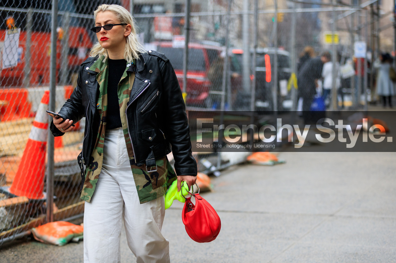 black jacket, black perfecto, black sweater, camouflage, green shirt, leather bag, leather jacket, leather perfecto, printed shirt, red bag, red lips, sunglasses, trousers, white pants, street style, jonathan paciullo, FW, frenchystyle, fashion week, NYFW, NEW YORK, AUTUMN WINTER 2018-2019, AW 18-19, FALL WINTER 2018-2019, FW 18-19, atmosphere details, horizontal, detail