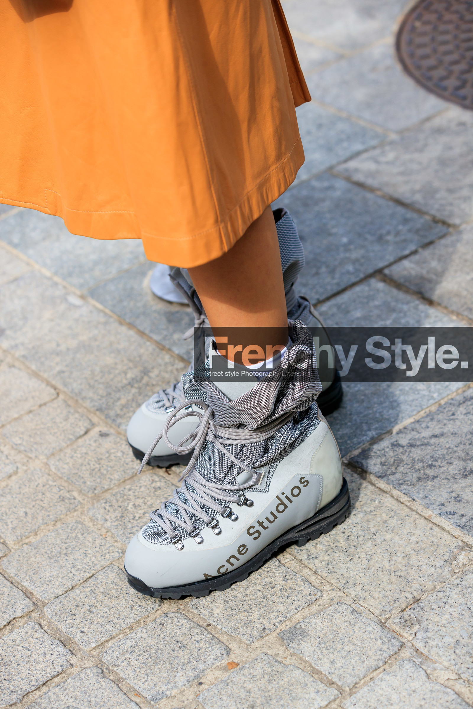 acne studios shoes, grey sneakers, laced shoes, close up detail, fashion week, frenchystyle, FW, jonathan paciullo, street style, vertical, atmosphere details, detail, MFW, MILAN, SPRING SUMMER 2020, SS 20
