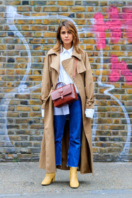 AUTUMN WINTER 2017-2018, AW 17-18, beige coat, blue denim, brown bag, cristina fernandez, denim pants, FALL WINTER 2017-2018, fashion week, frenchystyle, full length, FW, FW 17-18, high heels, jeans, jonathan paciullo, leather bag, leather shoes, LFW, LONDON, street style, trench coat, trousers, vertical, white shirt, yellow boots