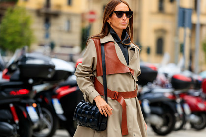 chloe loulou de saison, bottega veneta bag, black sunglasses, butterfly sunglasses, beige trench coat, brown leather trench coat, black leather shirt, black leather bag, plaited bag, fashion week, frenchystyle, FW, jonathan paciullo, street style, horizontal, atmosphere details, detail, MFW, MILAN, SPRING SUMMER 2020, SS 20