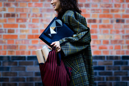 black bag, black clutch, geometric, graphic bag, graphic jacket, green coat, leather bag, printed bag, printed jacket, red bag, striped bag, tartan, street style, jonathan paciullo, FW, frenchystyle, fashion week, LFW, LONDON, AUTUMN WINTER 2018-2019, AW 18-19, FALL WINTER 2018-2019, FW 18-19, horizontal, atmosphere details, detail
