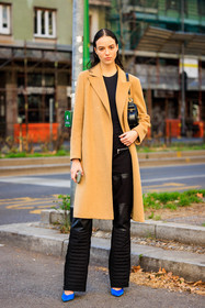 beige coat, casual look, black tshirt, black pants, black handbag, model, fashion week, frenchystyle, FW, jonathan paciullo, street style, vertical, full length