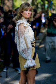 white blouse, lace blouse, ruffle blouse, high collar blouse, bottega veneta belt, big belt, big buckle belt, light yellow shorts, plumetis blouse, polka dots blouse, fashion week, frenchystyle, FW, jonathan paciullo, street style, vertical, atmosphere details, detail, MFW, MILAN, SPRING SUMMER 2020, SS 20