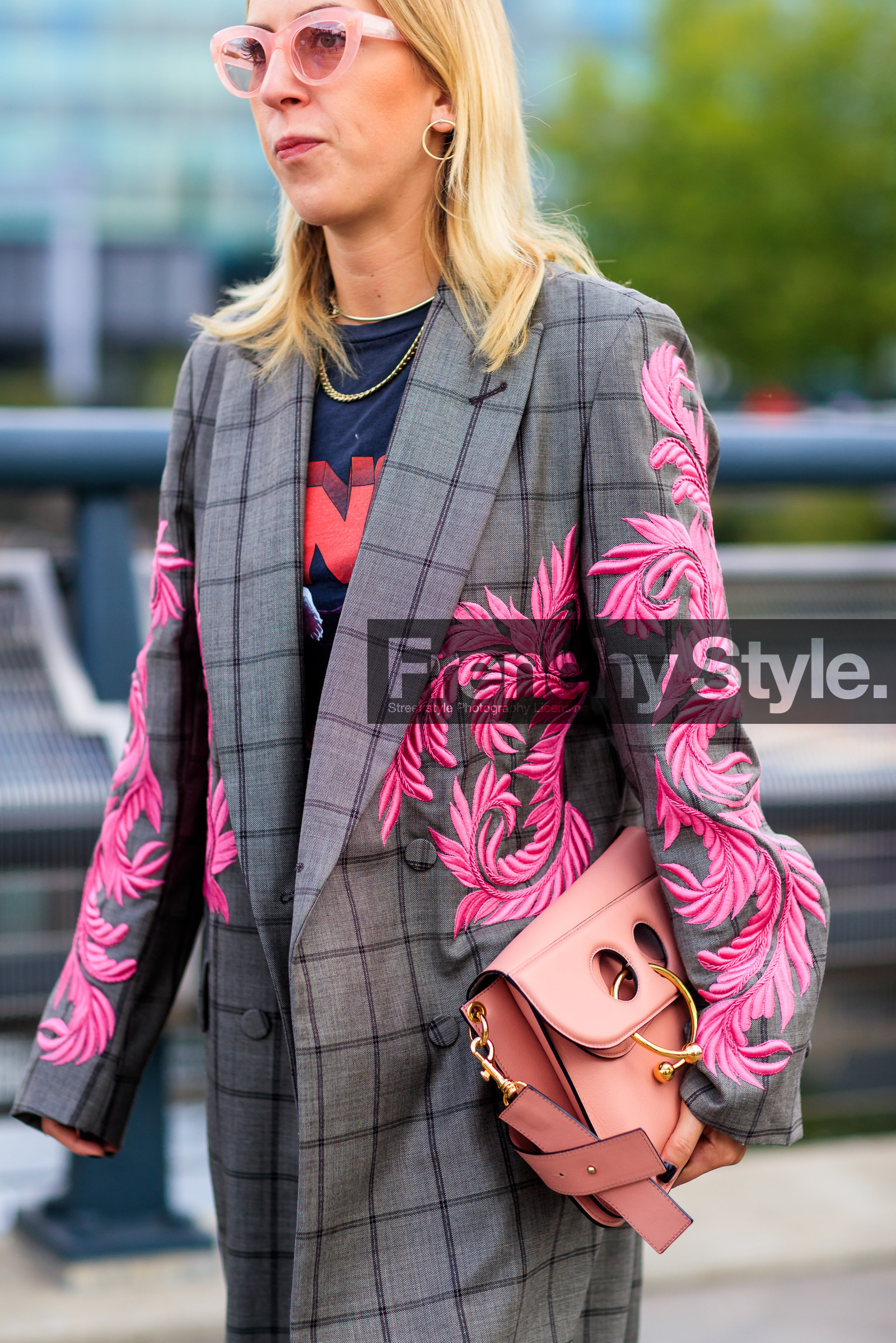 atmosphere details, checked jacket, detail, fashion week, frenchystyle, FW, graphic jacket, grey, grey jacket, jonathan paciullo, jw anderson, leather bag, LFW, LONDON, pink, pink bag, plaid, printed jacket, SPRING SUMMER 2018, SS 18, street style, vertical