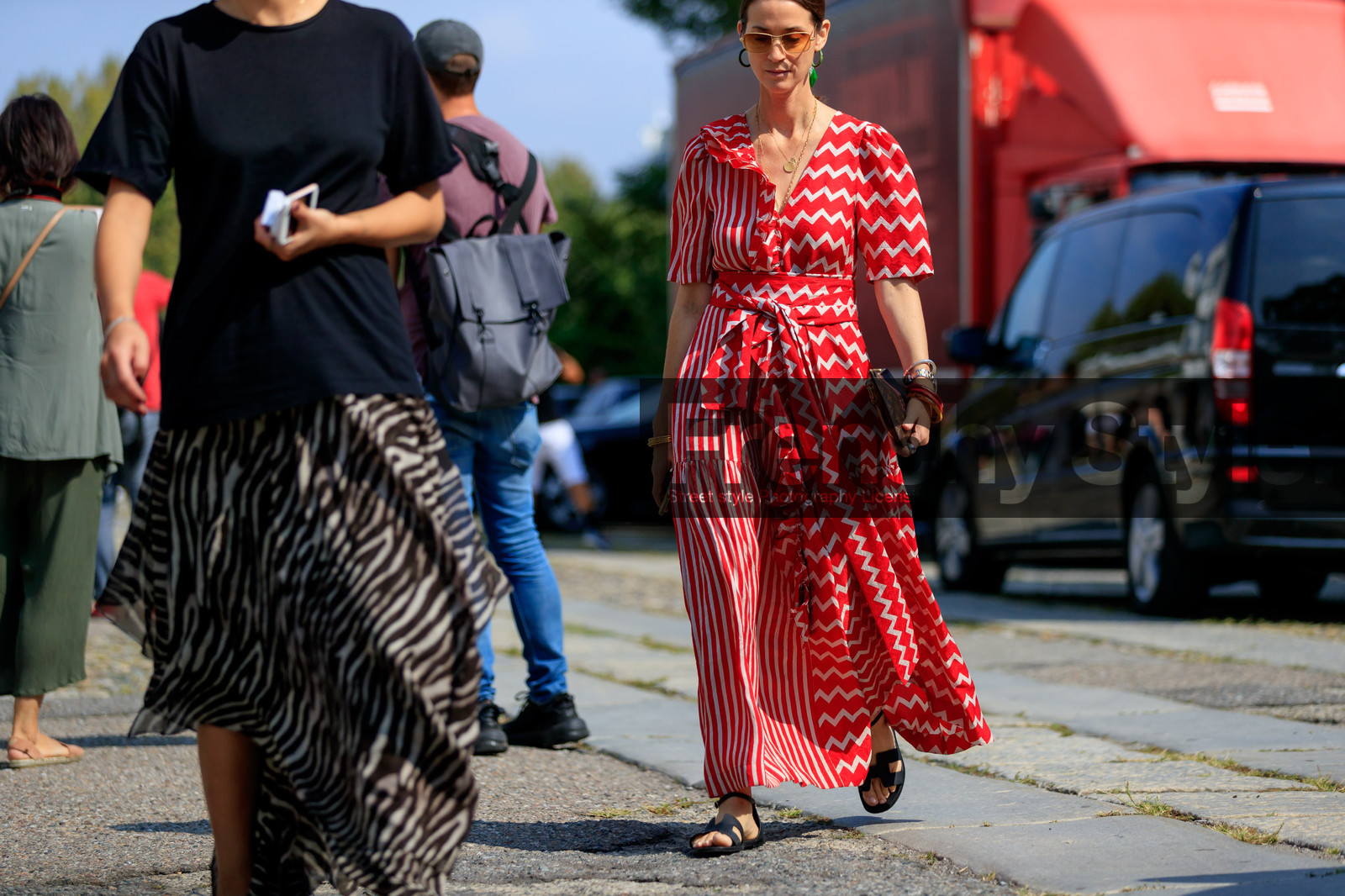 black shoes, emily zak, geometric, graphic dress, hermès, leather shoes, printed dress, red dress, sunglasses, street style, jonathan paciullo, FW, frenchystyle, fashion week, MFW, MILAN, SPRING SUMMER 2019, SS 19, atmosphere details, horizontal, detail