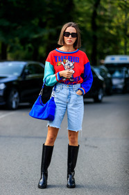 mary leest, black sunglasses, square shape glasses, red pullover, blue pullover, green pullover, jacquard pullover, light blue jeans, light blue denim shorts, used shorts, tods bag, blue bag, high boots, black leather boots, fashion week, frenchystyle, FW, jonathan paciullo, street style, vertical, full length, MFW, MILAN, SPRING SUMMER 2020, SS 20