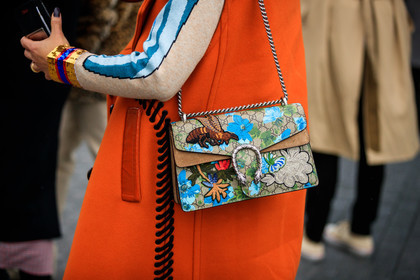 glitter, graphic bag, gucci, leather bag, multicolor bag, printed bag, red coat, street style, jonathan paciullo, FW, frenchystyle, fashion week, NYFW, NEW YORK, AUTUMN WINTER 2018-2019, AW 18-19, FALL WINTER 2018-2019, FW 18-19, atmosphere details, horizontal, detail