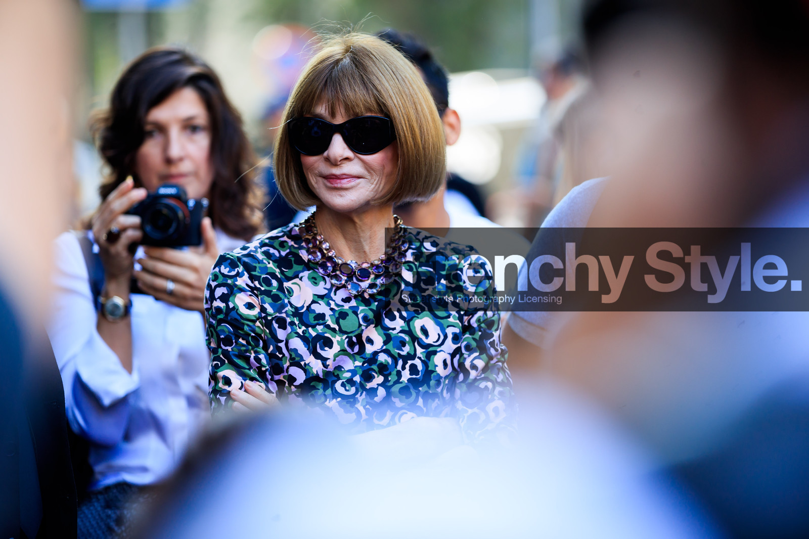 anna wintour, blue dress, graphic dress, necklace, printed dress, sunglasses, street style, jonathan paciullo, FW, frenchystyle, fashion week, MFW, MILAN, SPRING SUMMER 2019, SS 19, atmosphere details, horizontal, detail
