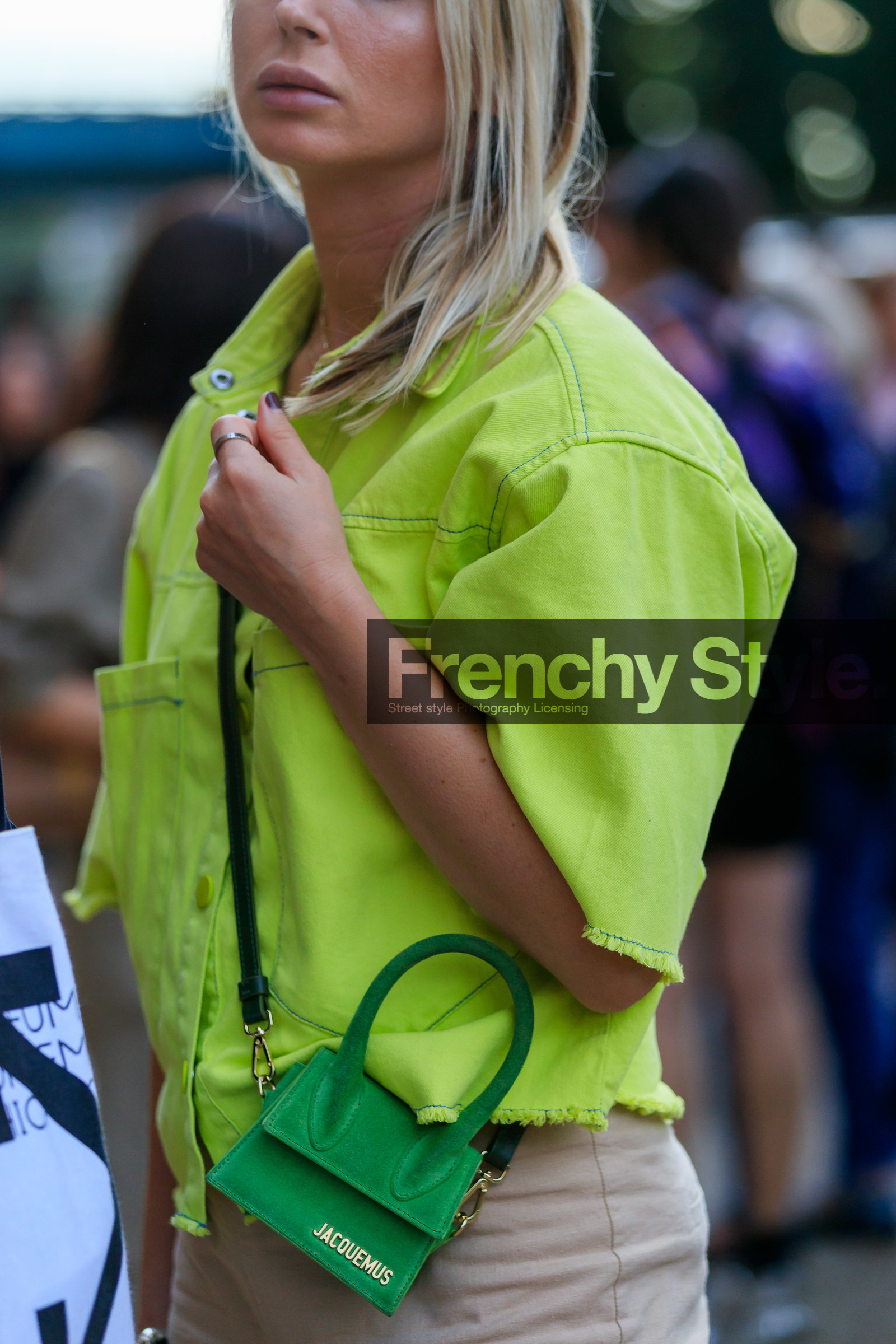 neon yellow jacket, short sleeves jacket, used jacket, denim jacket, jacquemus bag, green bag, suede bag, mini bag, crossbody bag, bag detail, fashion week, frenchystyle, FW, jonathan paciullo, street style, vertical, detail, atmosphere details