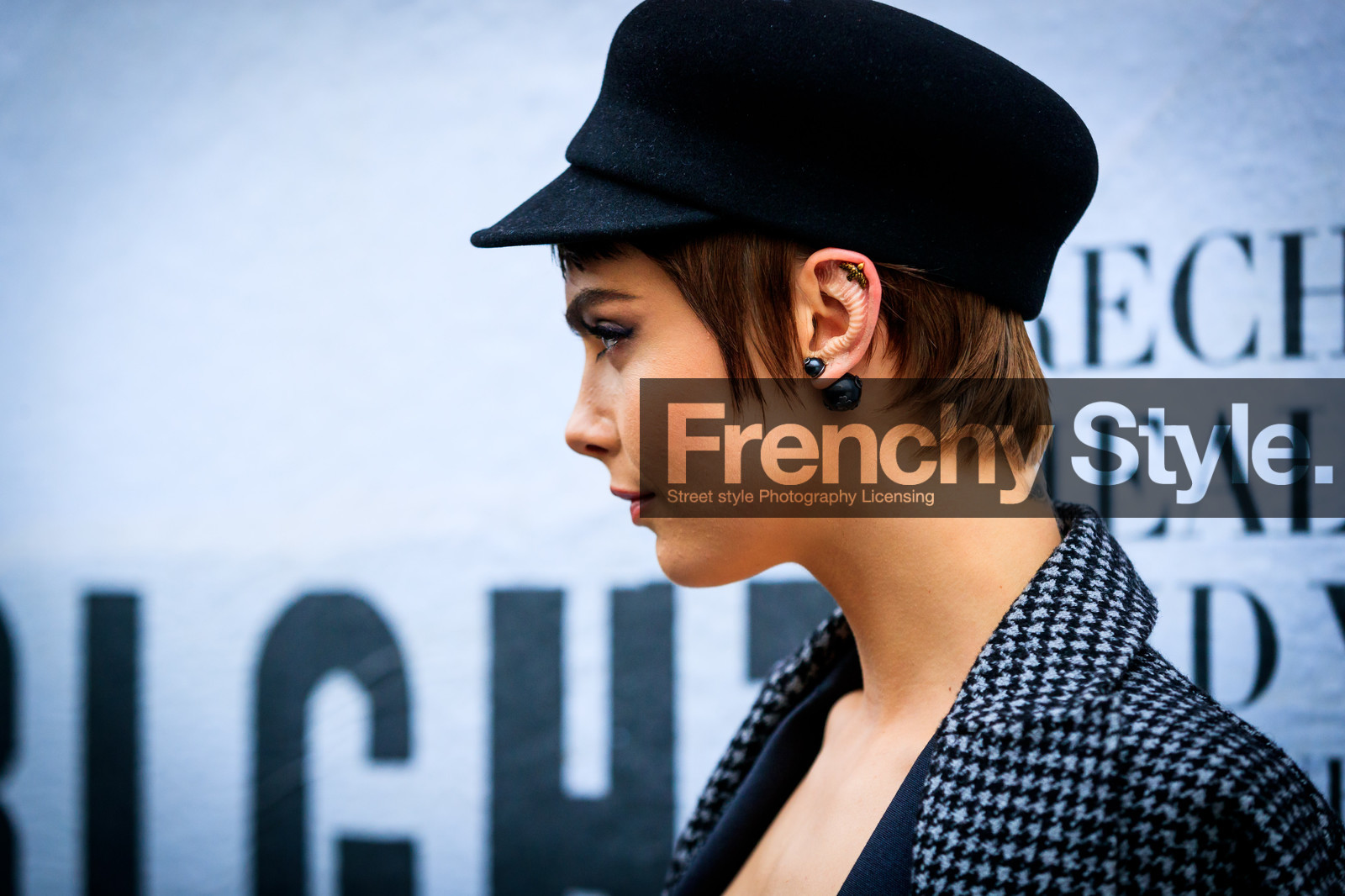 black and white, black hat, checked, christian dior, earrings, graphic jacket, houndstooth pattern, plaid, printed jacket, street style, jonathan paciullo, FW, frenchystyle, fashion week, PFW, PARIS, AUTUMN WINTER 2018-2019, FALL WINTER 2018-2019, FW 18-19, horizontal, atmosphere details, portrait, model, cara delevingne