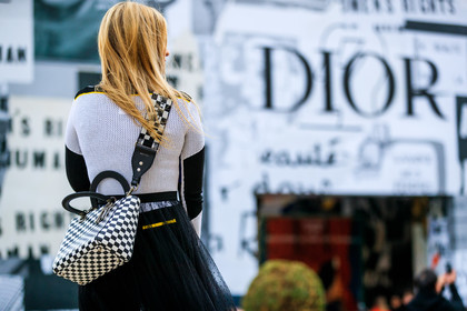 black and white bag, black skirt, checked, christian dior, gingham, graphic bag, leather bag, plaid, printed bag, satin stitch, fashion week, frenchystyle, FW, jonathan paciullo, street style, PFW, PARIS, AUTUMN WINTER 2018-2019, FALL WINTER 2018-2019, FW 18-19, horizontal, atmosphere details, Charlotte Groeneveld