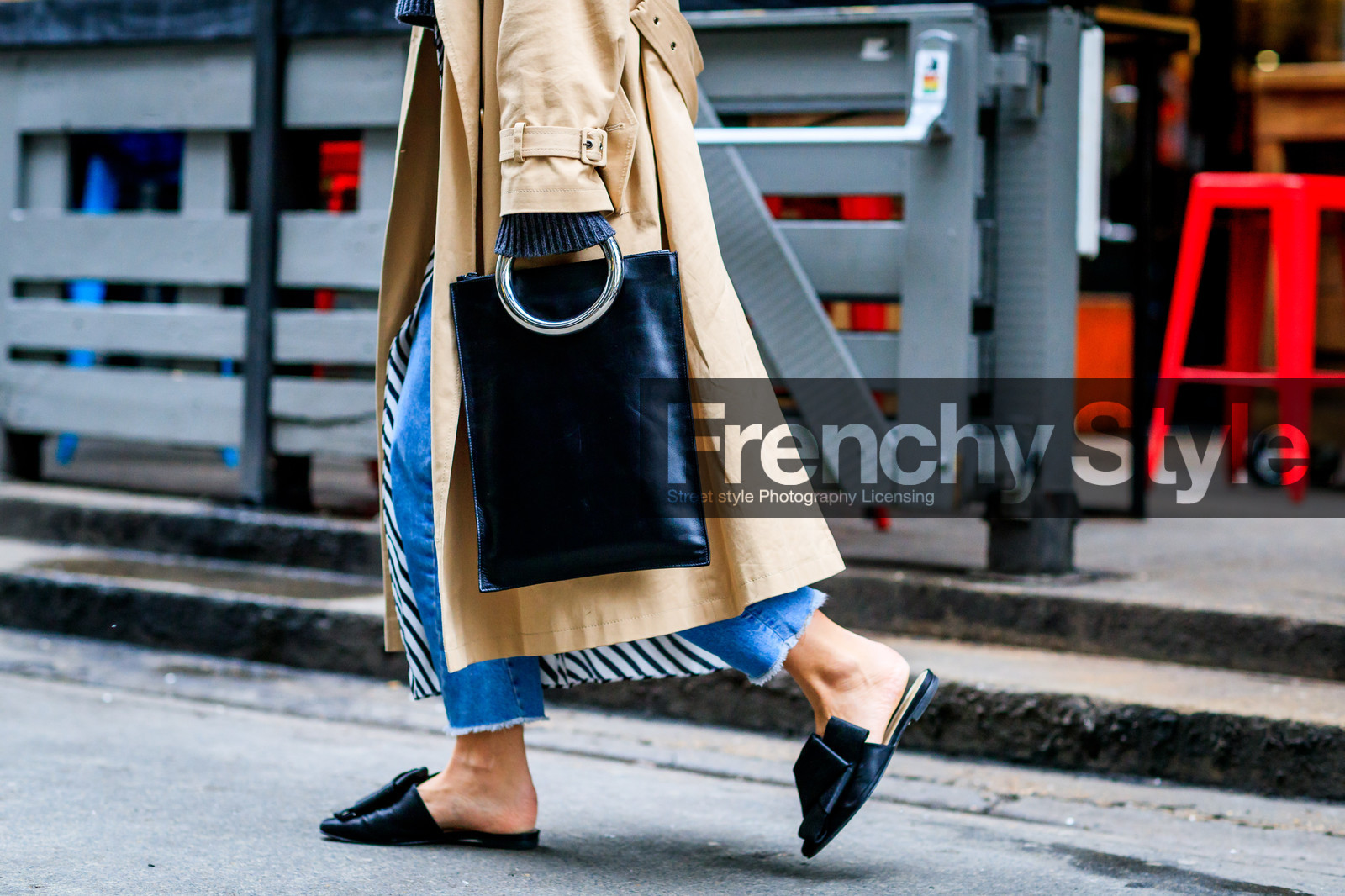 atmosphere details, AUTUMN WINTER 2017-2018, AW 17-18, beige coat, black bag, black mules, black shoes, blue denim, denim pants, detail, FALL WINTER 2017-2018, fashion week, felicity kay, frenchystyle, FW, FW 17-18, geometric, graphic shirt, grey sweater, horizontal, jeans, jonathan paciullo, leather bag, LFW, LONDON, printed shirt, street style, striped shirt, trench coat, trousers