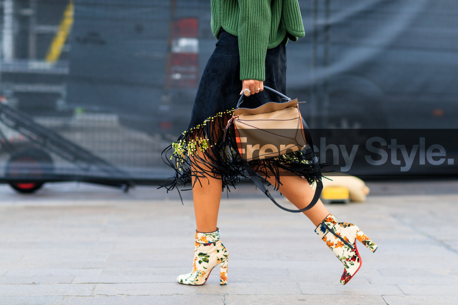 atmosphere details, black skirt, brown bag, camel, detail, embroideries, fashion week, floral, flowers, frenchystyle, fringes, FW, graphic bag, graphic shoes, green sweater, high heels, horizontal, jonathan paciullo, leather bag, leather shoes, leather skirt, LFW, loewe, LONDON, nina suess, printed bag, printed boots, SPRING SUMMER 2018, SS 18, street style