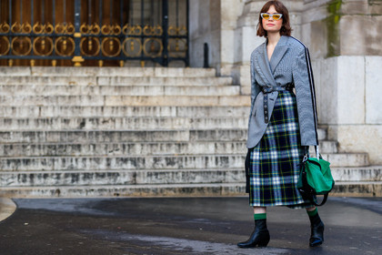 asymetric, black belt, black shoes, blazer, checked, graphic jacket, graphic skirt, green bag, green skirt, green socks, grey jacket, leather bag, leather belt, leather shoes, loewe, plaid, printed jacket, printed skirt, suede bag, sunglasses, tartan, street style, jonathan paciullo, FW, frenchystyle, fashion week, PFW, PARIS, AUTUMN WINTER 2018-2019, FALL WINTER 2018-2019, FW 18-19, horizontal, atmosphere details, full length, reese blutstein