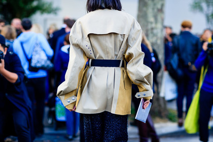 atmosphere details, back detail, beige coat, black belt, black pants, detail, fashion week, frenchystyle, FW, horizontal, jonathan paciullo, PARIS, parka, PFW, SPRING SUMMER 2017, SS 17, street style, trousers