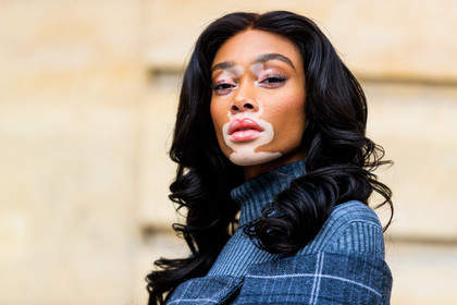 checked, christian dior, graphic dress, grey dress, grey sweater, off the shoulder, plaid, printed dress, turtleneck sweater, street style, jonathan paciullo, FW, frenchystyle, fashion week, PFW, PARIS, AUTUMN WINTER 2018-2019, FALL WINTER 2018-2019, FW 18-19, horizontal, atmosphere details, portrait, model, winnie harlow