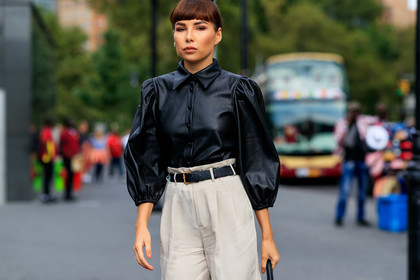 beige pants, black belt, black shirt, high waist, leather shirt, trousers, street style, jonathan paciullo, FW, frenchystyle, fashion week, NEW YORK, NYFW, SPRING SUMMER 2020, SS 20, horizontal, atmosphere details, detail