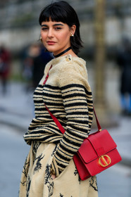 maria bernad, beige skirt, beige pullover, long skirt, striped pullover, black skirt, black pullover, floral printed skirt, dior bag, dior pullover, dior skirt, dior total look, crossbody bag, red leather bag, 30 montaigne bag, close up detail, bag detail, fashion week, frenchystyle, FW, jonathan paciullo, street style, PFW, PARIS, AUTUMN WINTER 2020-2021, FALL WINTER 2020-2021, FW 20-21, vertical, atmosphere details, detail