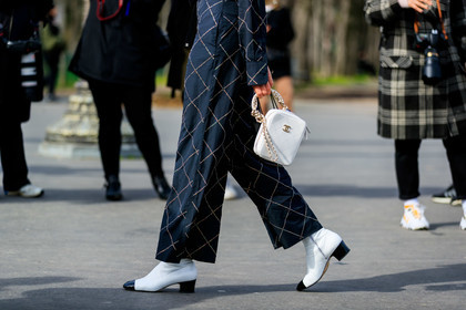 regina anikiy, black pants, checked pants, strassed shirt, strassed pants, white leather boots, white leather bag, black leather boots, bicolor boots, kitten heels boots, hand bag, quilted bag, close up detail, bag detail, legs detail, shoes detail, chanel bag, chanel boots, chanel pants, fashion week, frenchystyle, FW, jonathan paciullo, street style, PFW, PARIS, horizontal, atmosphere details, detail