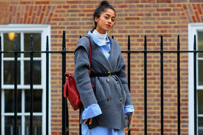black belt, blue shirt, grey jacket, leather bag, leather belt, red bag, red lips, striped shirt, street style, jonathan paciullo, FW, frenchystyle, fashion week, LFW, LONDON, AUTUMN WINTER 2018-2019, AW 18-19, FALL WINTER 2018-2019, FW 18-19, horizontal, atmosphere details, detail