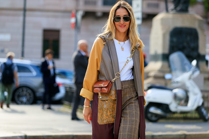 tiany kiriloff, carrera sunglasses, aviator sunglasses, metalic frame sunglasses, crossbody bag, tods bag, chain strap bag, brown leather bag, beige parka, leather parka, yellow parka, burgundy parka, white t-shirt, checked pants, beige pants, charms necklace, golden necklace, animal skin pocket, fashion week, frenchystyle, FW, jonathan paciullo, street style, horizontal, atmosphere details, detail, MFW, MILAN, SPRING SUMMER 2020, SS 20