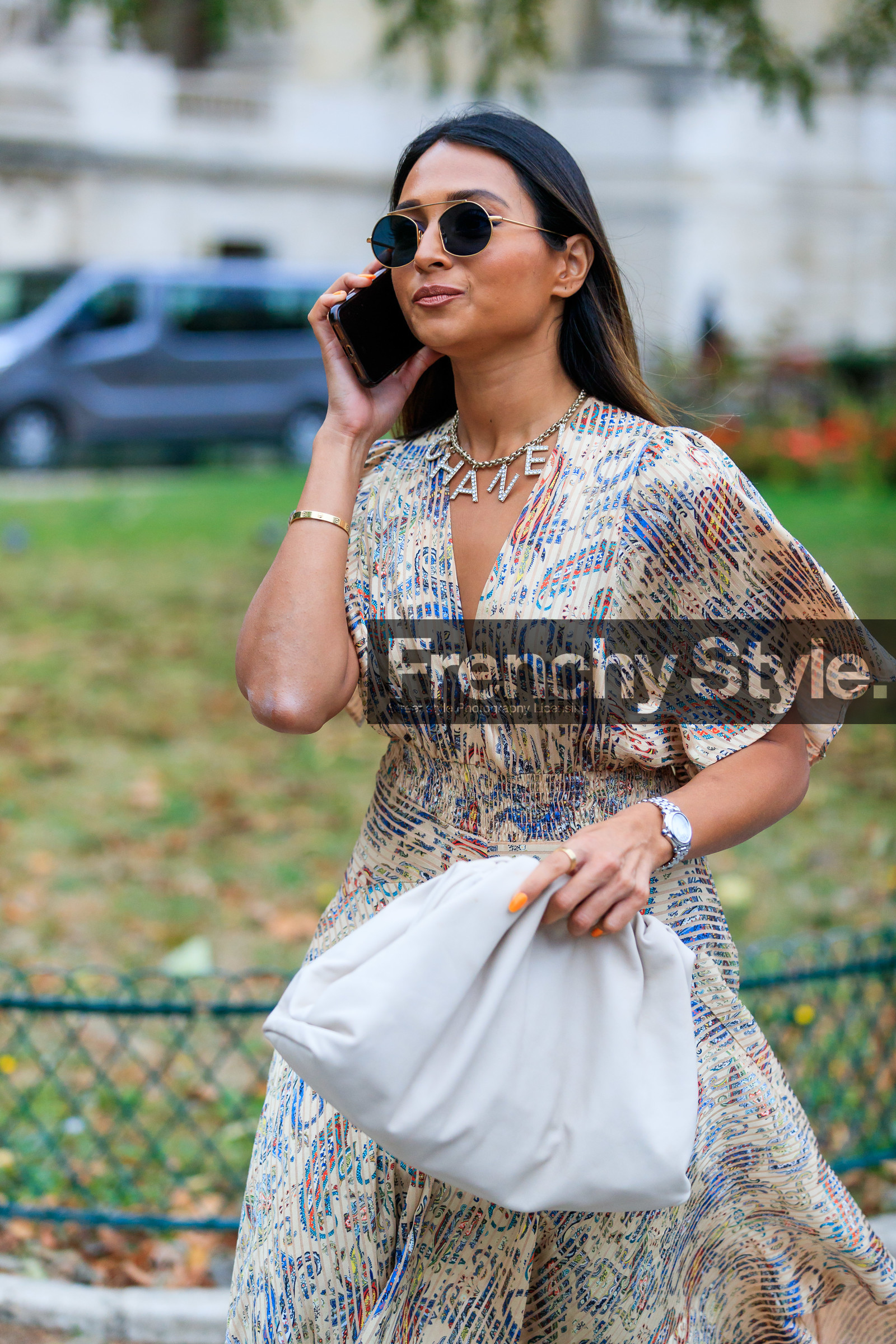 chanel necklace, silvered necklace, strassed necklace, letters necklace, low necked dress, short sleeves dress, nude dress, silk dress, cachemere printed dress, aviator sunglasses, metalic frame sunglasses, long dress, striped dress, white leather clutch, bottega veneta bag, cartier bracelet, fashion week, frenchystyle, FW, jonathan paciullo, street style, SPRING SUMMER 2020, SS 20, PFW, PARIS, vertical, atmosphere details, detail