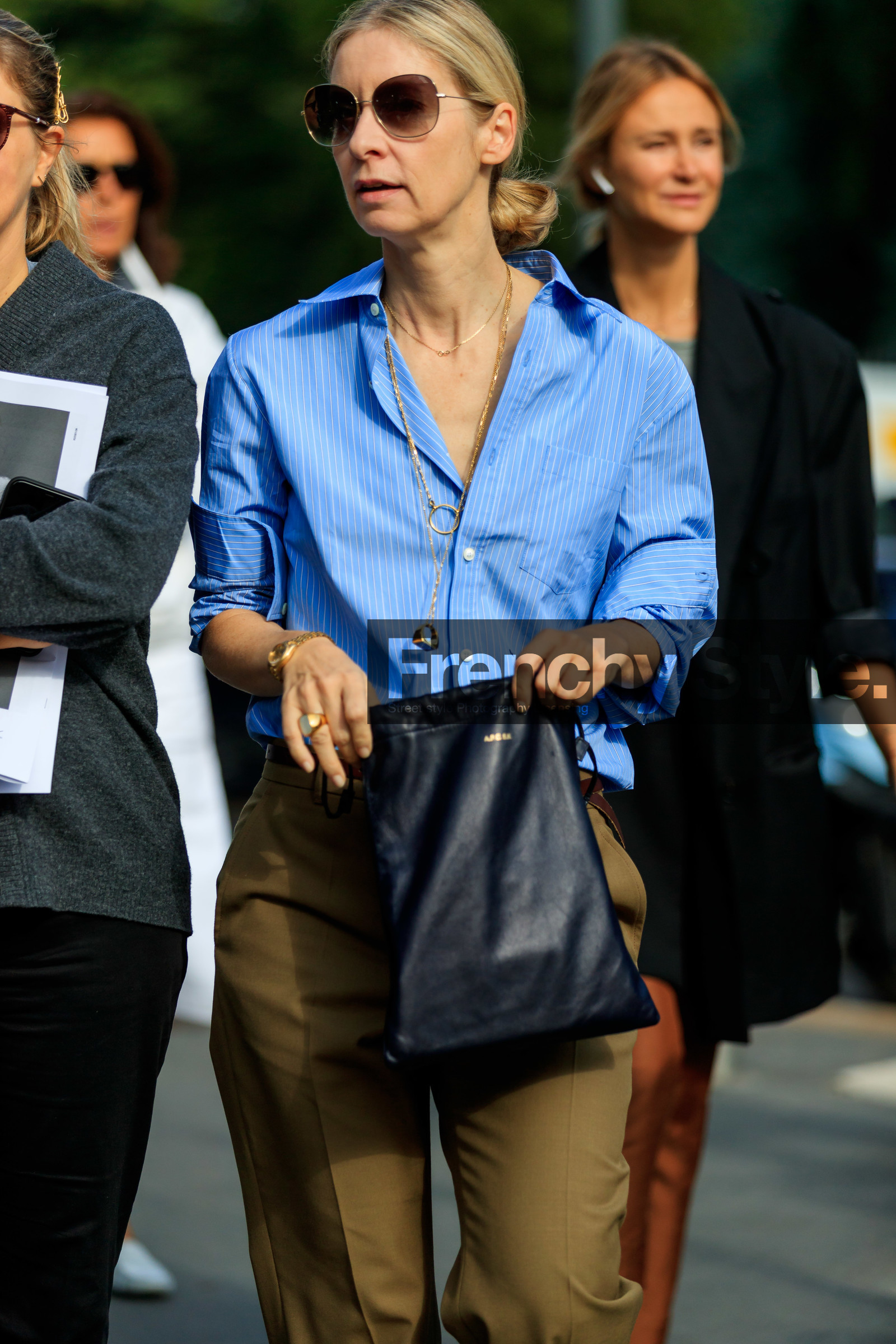 suzanne koller, light blue shirt, striped shirt, kaki pants, metalic frame sunglasses, smoked sunglasses, black leather bag, apc bag, fashion week, frenchystyle, FW, jonathan paciullo, street style, vertical, atmosphere details, detail, MFW, MILAN, SPRING SUMMER 2020, SS 20