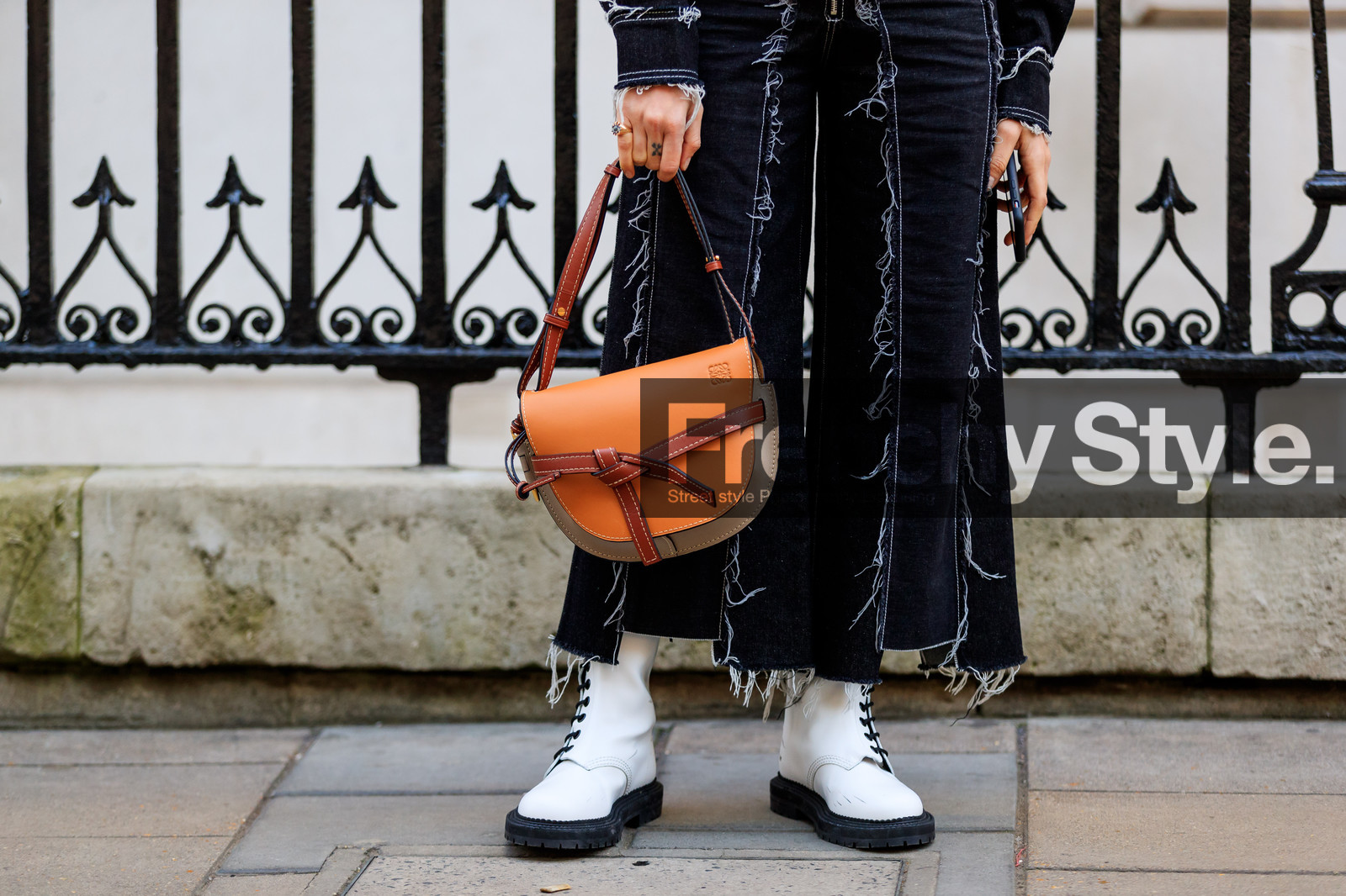 black denim, brown bag, denim jacket, denim pants, jeans, leather bag, leather shoes, loewe, trousers, white boots, street style, jonathan paciullo, FW, frenchystyle, fashion week, LFW, LONDON, AUTUMN WINTER 2018-2019, AW 18-19, FALL WINTER 2018-2019, FW 18-19, horizontal, atmosphere details, detail, blanca miro scrimieri
