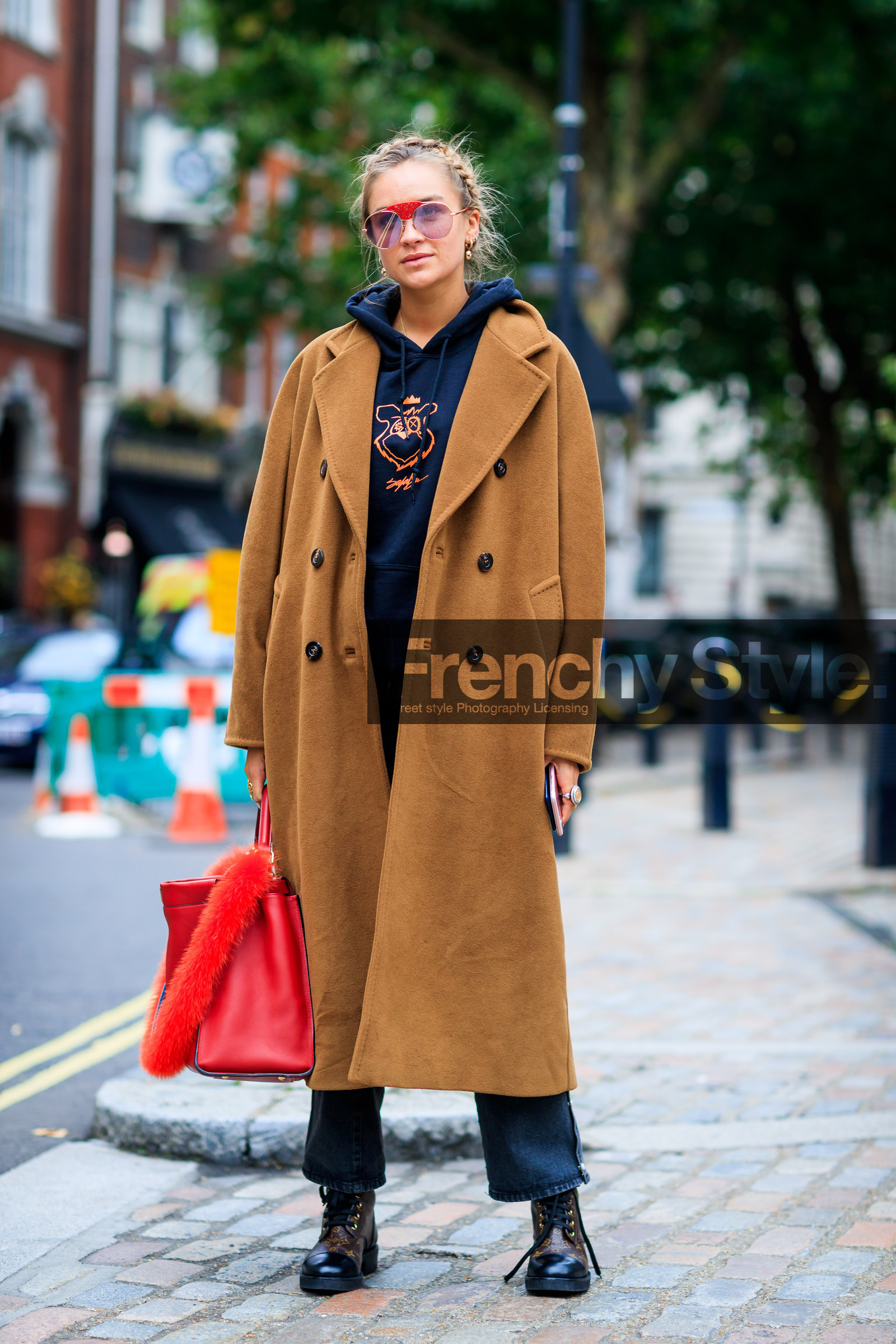 black pants, black shoes, black sweater, brown coat, camel coat, fashion week, frenchystyle, full length, FW, high heels, hoodie, jonathan paciullo, lace up shoes, leather bag, leather shoes, LFW, LONDON, louis vuitton, monogram, nina suess, printed boots, red bag, SPRING SUMMER 2018, SS 18, street style, trousers, vertical