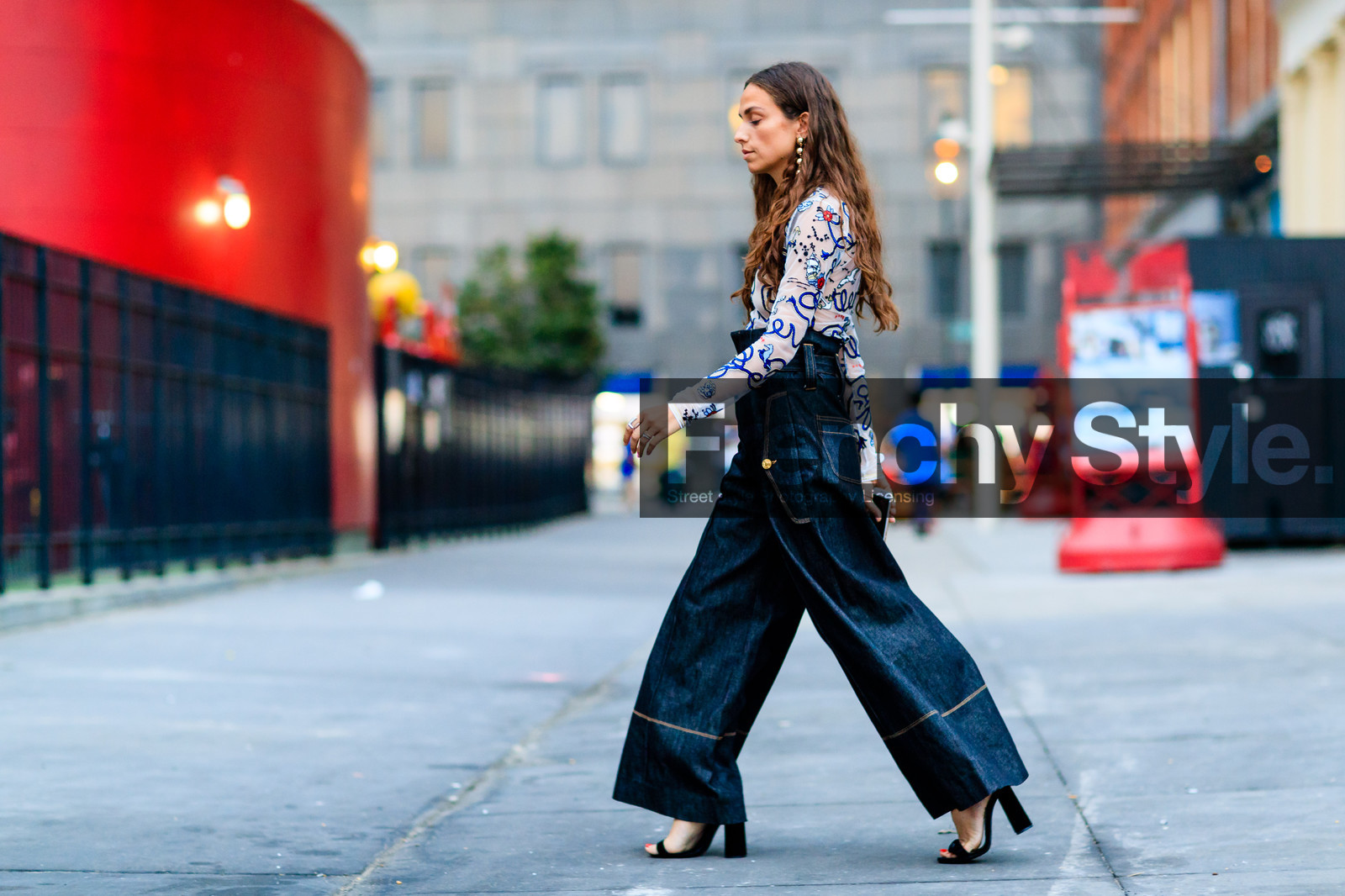atmosphere details, blue denim, curly hair, denim pants, drawings, earrings, erika boldrin, fashion week, frenchystyle, full length, FW, high waist, horizontal, jeans, jonathan paciullo, long hair, NEW YORK, NYFW, printed top, SPRING SUMMER 2017, SS 17, street style, tommy hilfiger, trousers, wide pants, woman