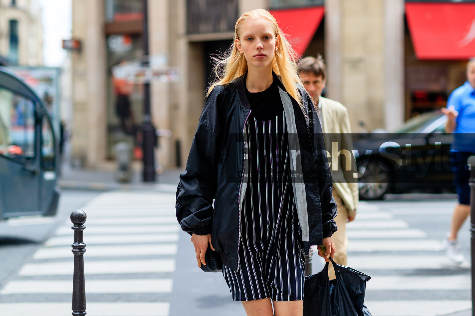 atmosphere details, AUTUMN WINTER 2016-2017, AW 16-17, black bag, black dress, black jacket, bomber jacket, detail, FALL WINTER 2016-2017, fashion week, frenchystyle, FW, FW 16-17, geometric, graphic dress, HAUTE COUTURE, horizontal, jonathan paciullo, leather bag, MENSWEAR, model, PARIS, PFW, street style, striped dress, stripes