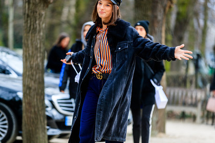 black belt, black denim, blue denim, denim coat, denim jacket, denim pants, graphic shirt, gucci, jeans, leather belt, printed shirt, striped shirt, trousers, street style, jonathan paciullo, FW, frenchystyle, fashion week, PFW, PARIS, AUTUMN WINTER 2018-2019, FALL WINTER 2018-2019, FW 18-19, horizontal, atmosphere details, model, mckenna hellam